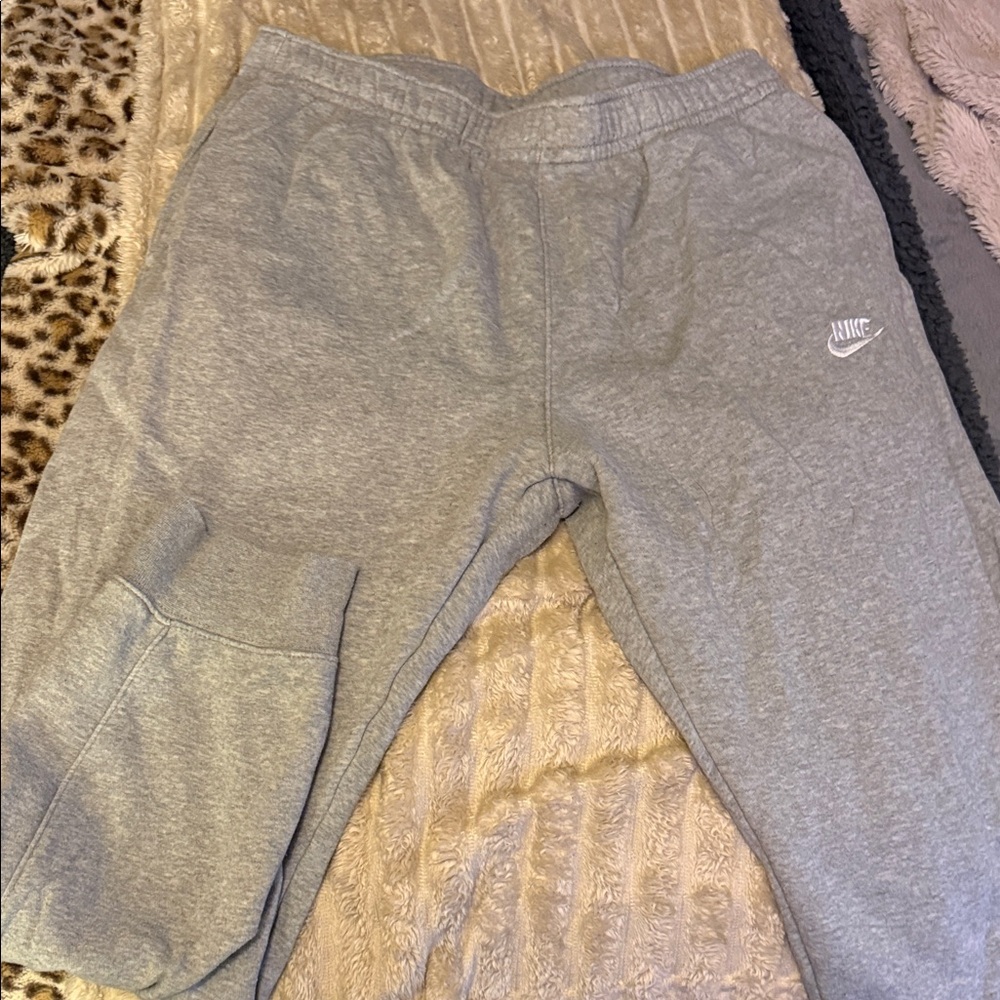 Nike Women’s Heather Gray Sweatpants
